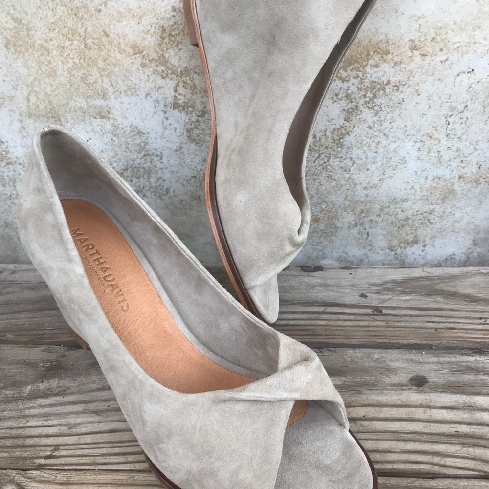 Martha Davis new suede wedged shoes